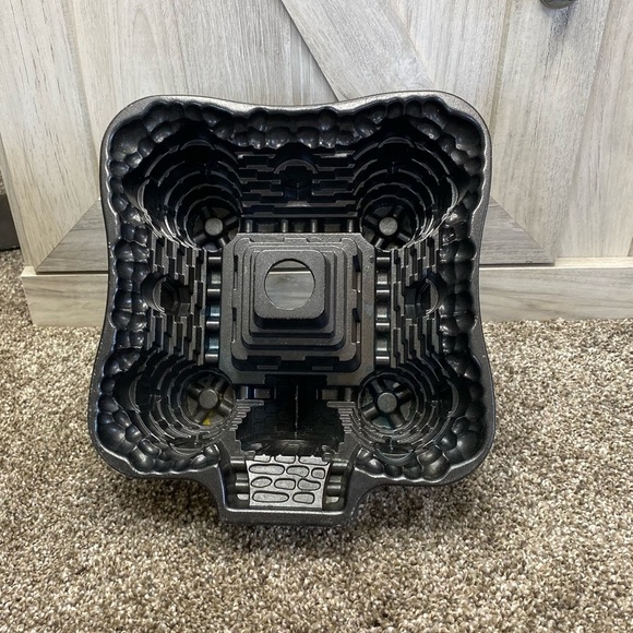 Nordic Ware Pro Cast Castle Bundt Pan - Picture 9 of 10